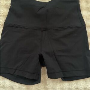 lululemon wunder train shorts size 6 4”